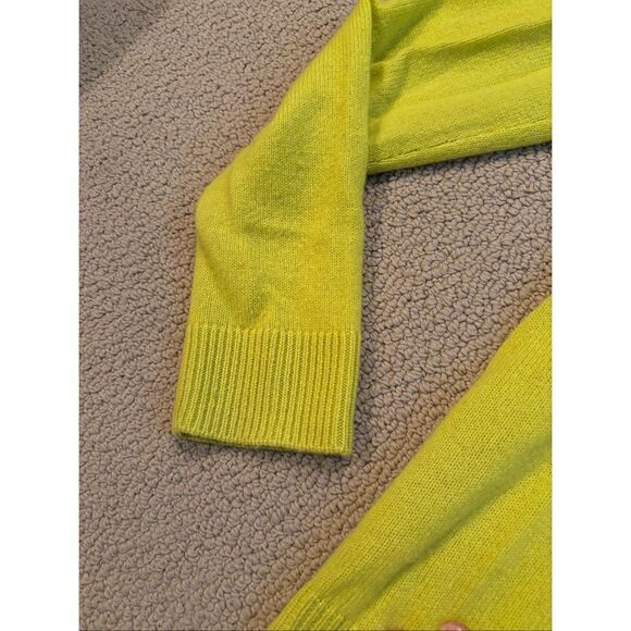 THEORY Cashmere Crewneck Sweater In Bright Lime - Picture 4 of 6